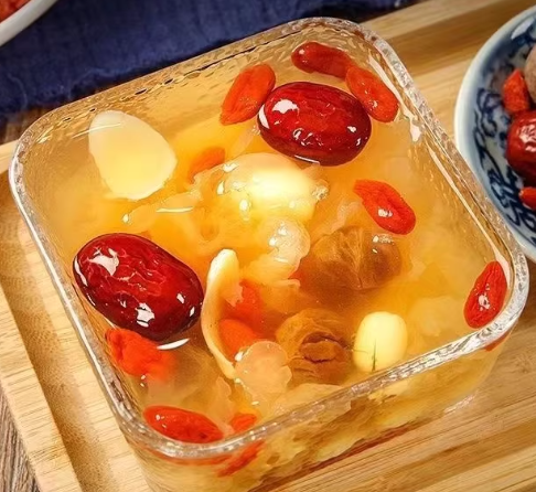 紅棗枸杞銀耳蓮子湯